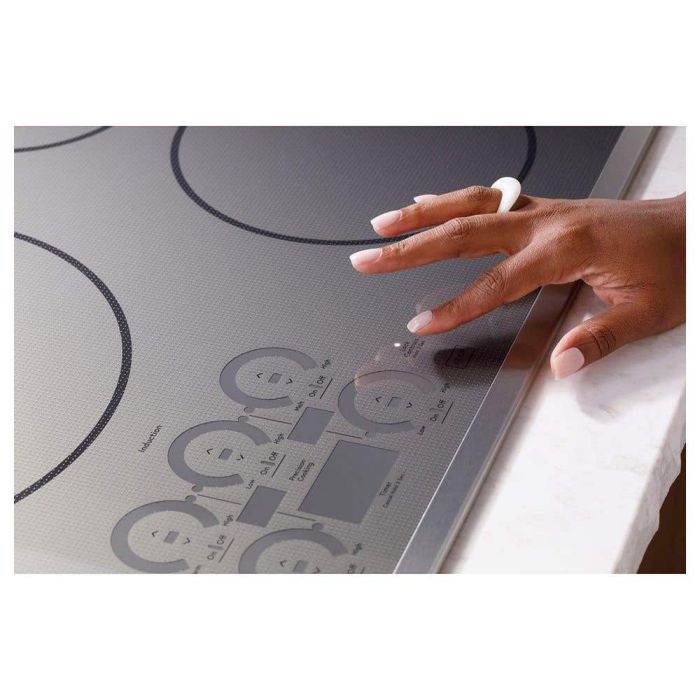 Cooktop GE Café CHP90361TBB Induction 5 elements presented by Corbeil