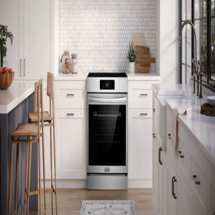 Cuisinière 30 Po. Induction Frigidaire Gallery GCFI307CBF  Noir 5 bruleurs     Capacité 6.2 pieds cubes 2,500 Watts  largeur 30 pouces