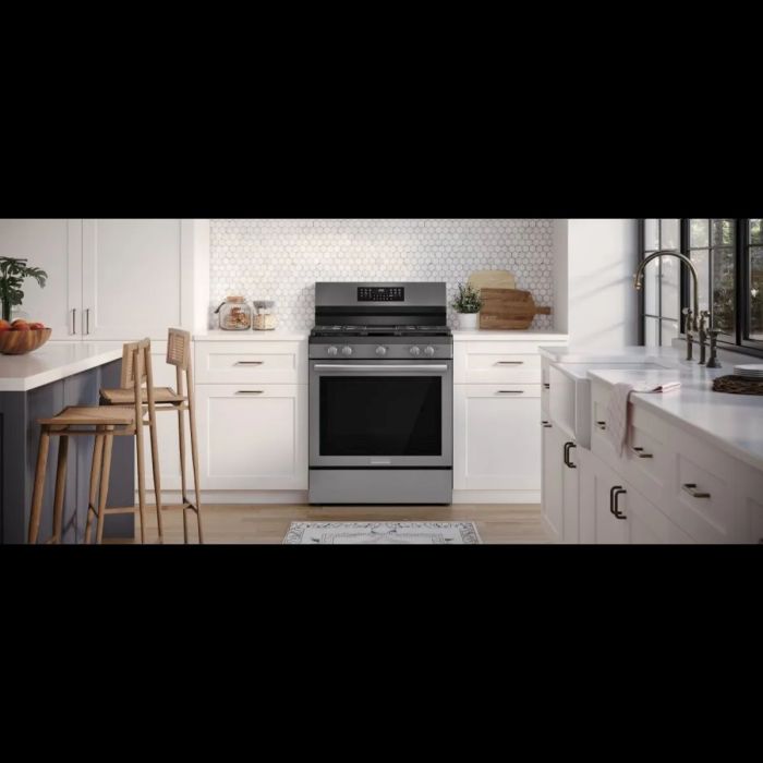 Gas ventilation range 30 In. Frigidaire Gallery GCRG3060BD Black Stainless  with integrated ventilation  5 Burners   18,000  watts  Width  30 inches