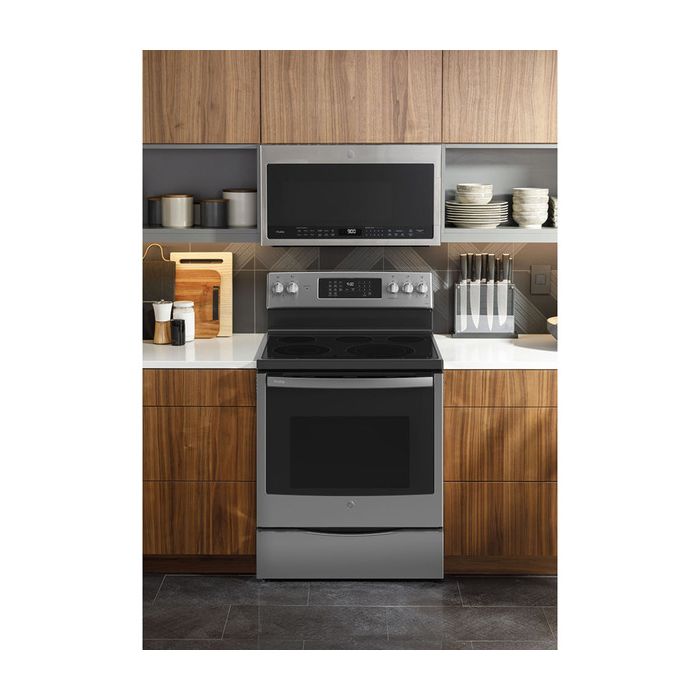 Cuisinière 30 Po. Vitrocéramique GE Profile PCB900YVFS  Inox 5 bruleurs     2850 W Watts  largeur 30 pouces