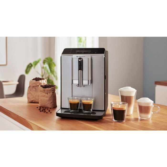 Machine à café Bosch TIU20307 Capacité grain (oz) 9 oz Capacité réservoir (Gal) 45 oz Installation Autoportant