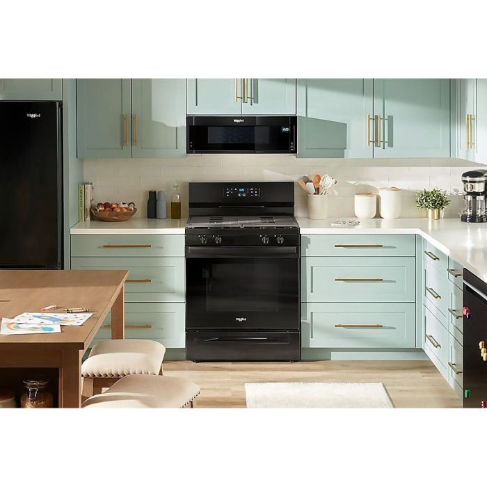 Cuisinière 30 Po. Gaz Whirlpool WFGS3530RB  Noir 4 bruleurs     Capacité 5 pieds cubes   largeur 30 pouces