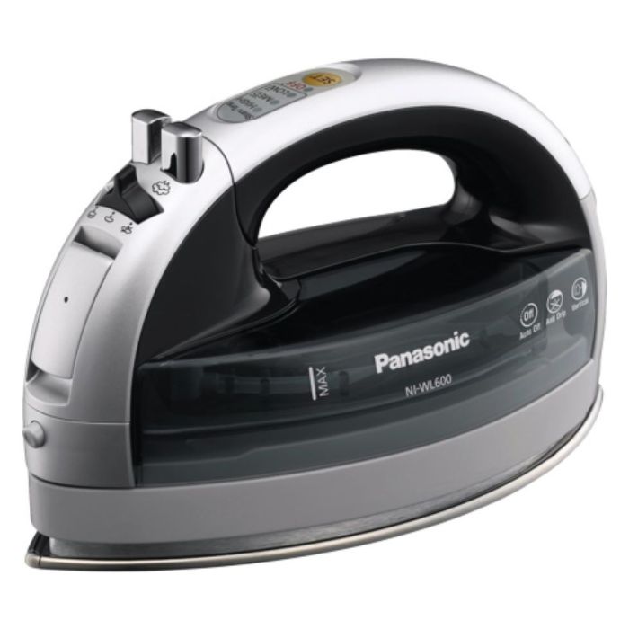 Fer à repasser multidirectionnel sans fil Panasonic NIWL600 en Argent présenté par Corbeil Electroménager