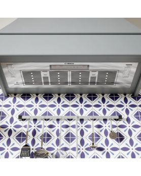 33 In. Under Cabinet Hood  300 Cubic feet per minute Bosch HUI36253UC