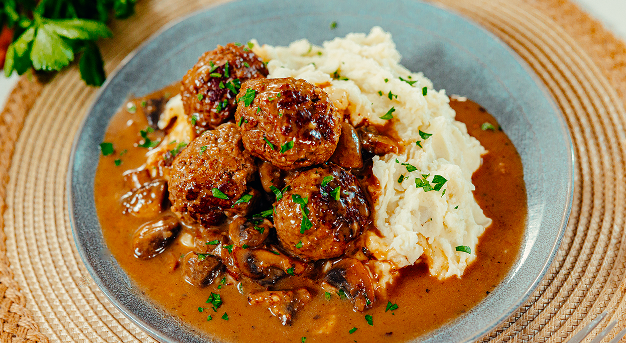 Recipe - Meatballs with mushroom sauce and mashed potatoes 